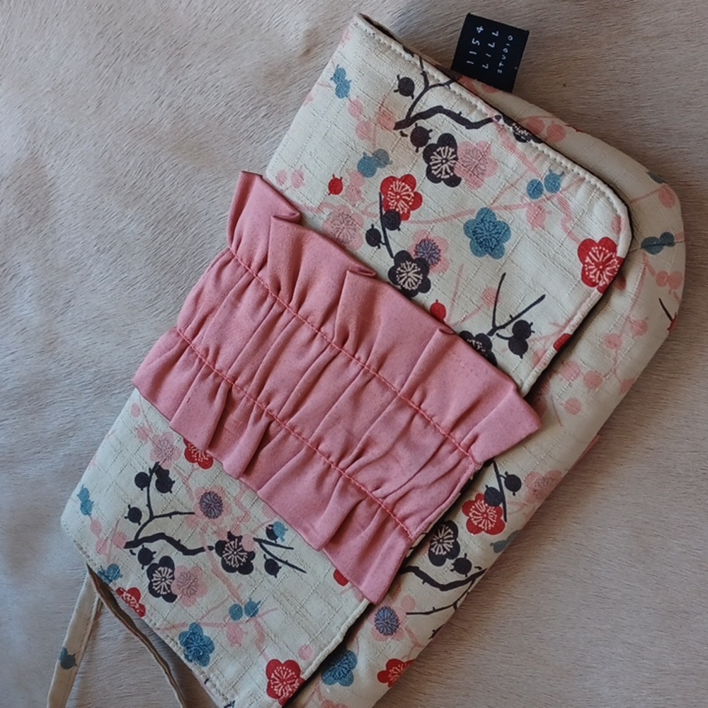 1154 Lill  studio wristlet